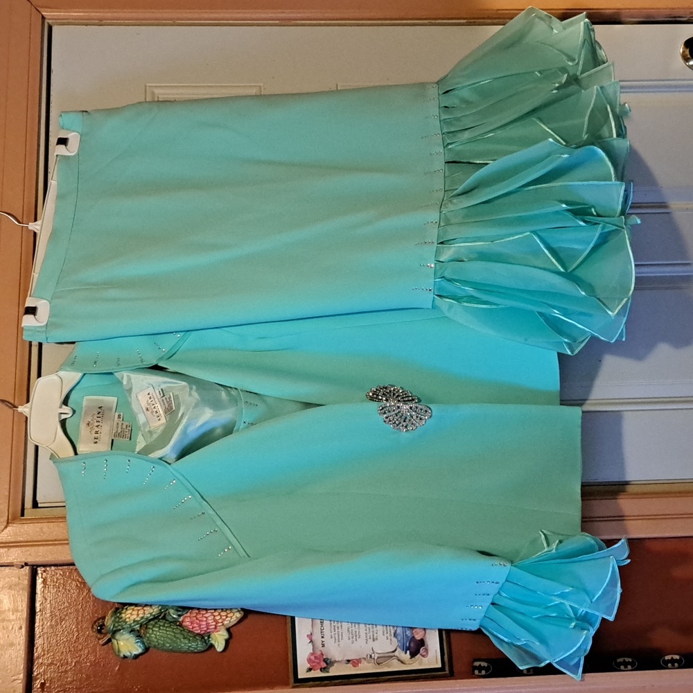 Women 3pc elegant fashion  suit